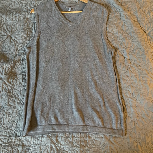 Le Chateau Size Medium Mens Grey Sleeveless Shirt - Picture 1 of 4